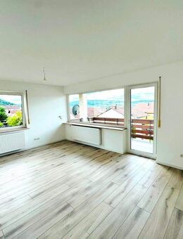 Hell - renoviert - sofort beziehbar: Wohnen im Obergeschoss - Ideal für die große Familie - Erlenbach (Main)