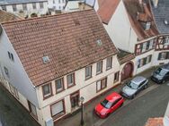 Zentral gelegenes 10-Zi.-Haus mit Potenzial für neues Wohn- und Geschäftshaus - Kirchheimbolanden