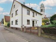 Sofort bezugsfreie, 3 Zimmer OG Wohnung + 1 ausgebautes DG Zimmer mit separatem WC, Garten + Garage - Karlsruhe