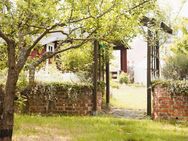 *reserviert* Ein- bis Zweifamilienhaus mit großem Garten in ruhiger Lage von Schmölln - Schmölln
