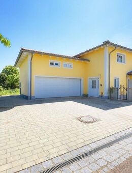 Modernes Einfamilienhaus mit großem Grundstück, Pool und Doppelgarage - Wenzenbach