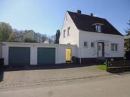Charmantes Einfamilienhaus mit Doppelgarage und Nebengebäude in ruhiger Sackgassenlage in Moers - Moers