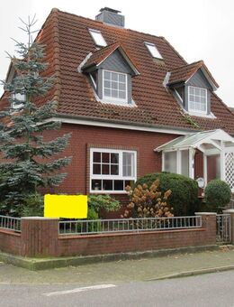 Teilweise renovierungsbedürftiges 2 Familienhaus mit 1 freien Wohnung im EG mit ca. 110 m² zur Eigennutzung oder zur Vermietung. - Gülzow (Schleswig-Holstein)