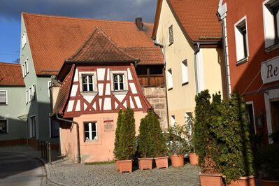 Wohnhaus (C) an der historischen Stadtmauer mit Garten & Stellplätzen