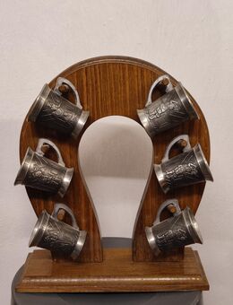 6 Schnappskrüge aus Zinn mit Halter in Hufeisenform aus Holz - Treuchtlingen Zentrum