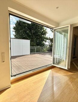 Penthouse-Wohnung || renoviert || Einbauküche || Sofort verfügbar - Köln