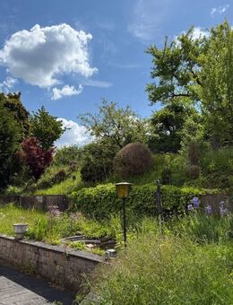 Nur 10 Minuten zur Uniklinik: Einfamilienhaus mit herrlichem Grundstück in sehr ruhiger Lage - Würzburg