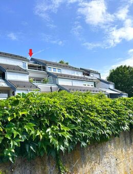 Einziehen & wohlfühlen - Modernes Wohnen mit Fernsicht: Sanierte DG Wohnung mit 3,5 Zimmer, Loggia & Garage! - Ravensburg