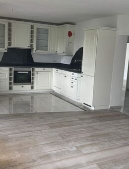 128 m² - 5 Zimmer- 13 Meter Balkon, Aufzug, TG-Stellplatz - Nürnberg