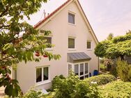 Eigenheim für Familien mit Garten und eigenem Fischteich mit überdachter Terrasse in Weiler z. Stein - Leutenbach (Baden-Württemberg)