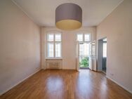 Viel Platz für Ideen: 2-Zimmer-Altbauwohnung mit französischem Balkon - Berlin