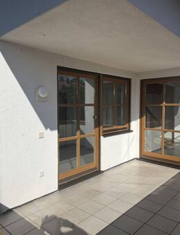 Ruhige 3 Zi-Galerie-Wohnung mit Süd-West Balkon zum Wohlfühlen - Gauting