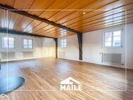 Hochwertige 2,5-Zimmer Dachgeschosswohnung mit EBK und Balkon in toller Lage - Sindelfingen