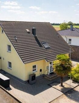 Lichtdurchflutetes modernes Ein- oder Zweifamilienhaus mit traumhafter Gartenanlage in Euskirchen - Euskirchen