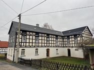 Bauernhaus mit Nebengebäude und viel Land und Wald - Oberoppurg