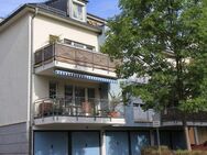 moderne 3-Raum-Wohnung mit Balkon, viel Licht, fußläufig zur Innenstadt, Einzelgarage - Auerbach (Vogtland)