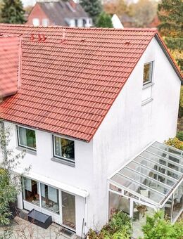 Stilvolles, energieeffizientes Reihenendhaus mit sonnigem Grundstück & Carport in begehrter Lage! - Hamburg