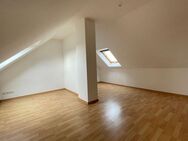 Bezugsfreie - Dachgeschosswohnung - 3 Zimmer mit Balkon und offener Wohnküche. - Leipzig