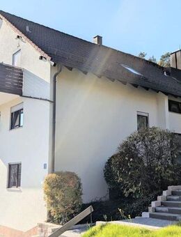 Charmante 3-Zimmer-Wohnung mit kleinem Garten, großer Terrasse und Stellplatz! Frei ab sofort! - Waischenfeld