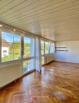 Wohnkomfort auf 2 Ebenen...4,5 Zimmer mit Dachterrasse und Panoramablick! - Vaihingen (Enz)