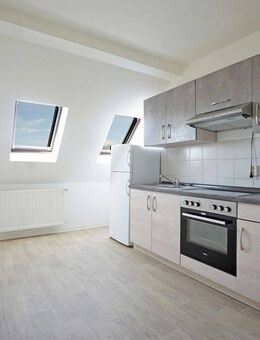 2 Warmmieten geschenkt*: chice, renovierte Dachgeschosswohnung (4. Etage) mit moderner Einbauküche - Chemnitz