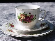 3tlg. Porzellan Kaffeegedeck von Royal China / Englisch Rose Goldrand / Vintage - Zeuthen