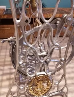 Tisch mit Untergestell von Singer - Bördeland