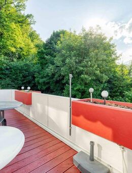 Perfekte Sicht mit 2 Balkone - Saarbrücken, schöne ruhig gelegene Eigentumswohnung zu verkaufen inkl. Doppelgarage u. Küche - Saarbrücken