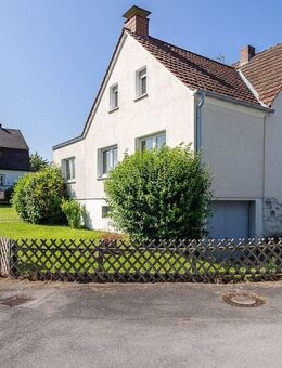 Einfamilienhaus mit Potenzial: Kleines Haus mit großem Garten (Baulücke) in Arnsberg-Voßwinkel - Arnsberg