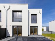 Hochwertige Neubau-Doppelhaushälfte Petershagen - Energieeffizienz im Bauhausstil, sofort einziehen! - Petershagen (Eggersdorf)