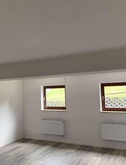 Schöne Wohnoase: Große 1,5-Zimmerwohnung mit Stellplatz und Einbauküche - Zimmern (Rottweil)