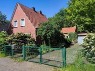 Renoviertes u. gemütliches Wohnhaus - mit neuer Heizung u. Garage auf einem schönen Grundstück - Westoverledingen