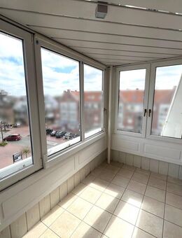 Bezugsfrei! 3 ZKB Dachgeschosswohnung in schöner Wohnanlage an der Flaniermeile in Bad Zwischenahn - Bad Zwischenahn
