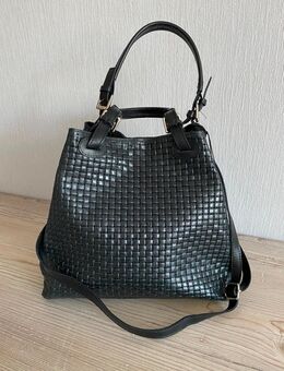 Modell: Tasche Schultertasche geflochten von Gave Lux - Lippstadt