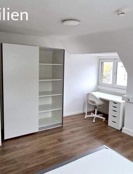 Möbliertes WG-Zimmer - 18,4 m² in großer DG-Wohnung, nur an Einzelperson - zentrale Lage - Bahnhofsnähe Stadt Lörrach - Lörrach