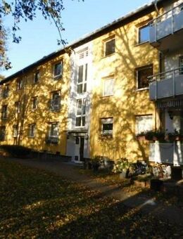 Einziehen und Wohlfühlen - sehr schöne 4-Zimmer-Wohnung mit Einbauküche und Balkon im 2. OG... - Krefeld