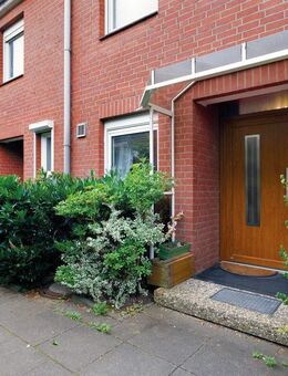 Großzügig auf vier Etagen: Garten, Balkon, EBK, Gäste-WC, Keller und Hobbyräume in ruhiger Lage - Halstenbek