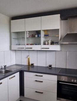 Helle 2-Zimmer Wohnung mit Südbalkon und Einbauküche - Krefeld