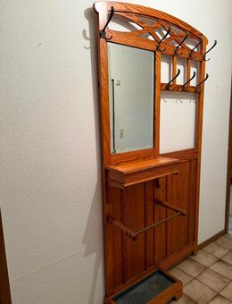 Garderobe aus Holz - Römerberg