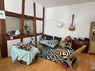 Bitte nur Mailanfragen: Altstadtfreunde aufgepasst: Schöne Galerie-Wohnung mit alten Balken am Kassiansplatz - Regensburg