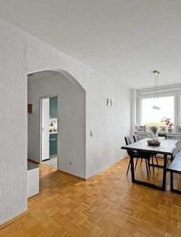 Großzügige 2,5-Zimmer-Wohnung mit Süd-Balkon - München