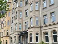 sehr schöne 4-Zimmer-Wohnung mit Balkon, Aufzug und Pkw-Stellplatz in Chemnitz Bernsdorf - Chemnitz
