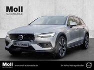 Volvo V60, Cross Country Cross Country Ultimate AWD B5 Benzin EU6d digitales Sitze, Jahr 2023 - Wuppertal