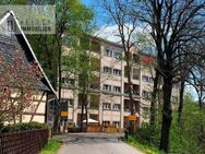 MIT AUFZUG! Großzügige 3-R-DG-Wohnung ohne Dachschrägen - Barrierefrei, Balkon, PKW-Stellplätze im Hof - Werdau