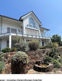 Rarität - Repräsentative Villa für hohe Ansprüche mit Aussenpool, Doppelgarage, Wellnessbereich uvm. - Meckenbeuren