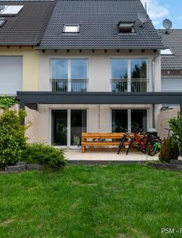 Wohnen mit Stil: Traumhaftes Reihenhaus mit Dachstudio & Gartenparadies - Egelsbach