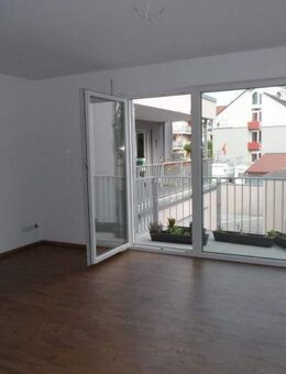 Herzogenaurach An der Schütt: top moderne 2 Zimmerwohnung, 2 Balkone, Einbauküche, Duplexparker, ab sofort verfügbar - Herzogenaurach