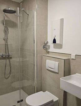 Frische Renoviert 2-Zi. Wohnung mit Einbauküche und Balkon - Nürnberg