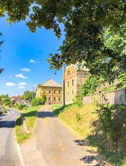 Vierseithof mit saniertem Dreifamilienhaus! - Neustadt (Sachsen)