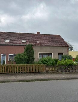 Doppelhaushälfte möchte wieder belebt werden, ein Haus mit viel Potential in einer ruhigen, waldreichen Umgebung, unweit vom Stadtzentrum Eggesin und - Eggesin